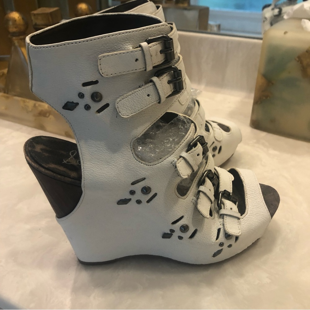 Sam Edelman while wedge sandal / booties with multiple buckles, leather, Sz 7.5 - Picture 2 of 15
